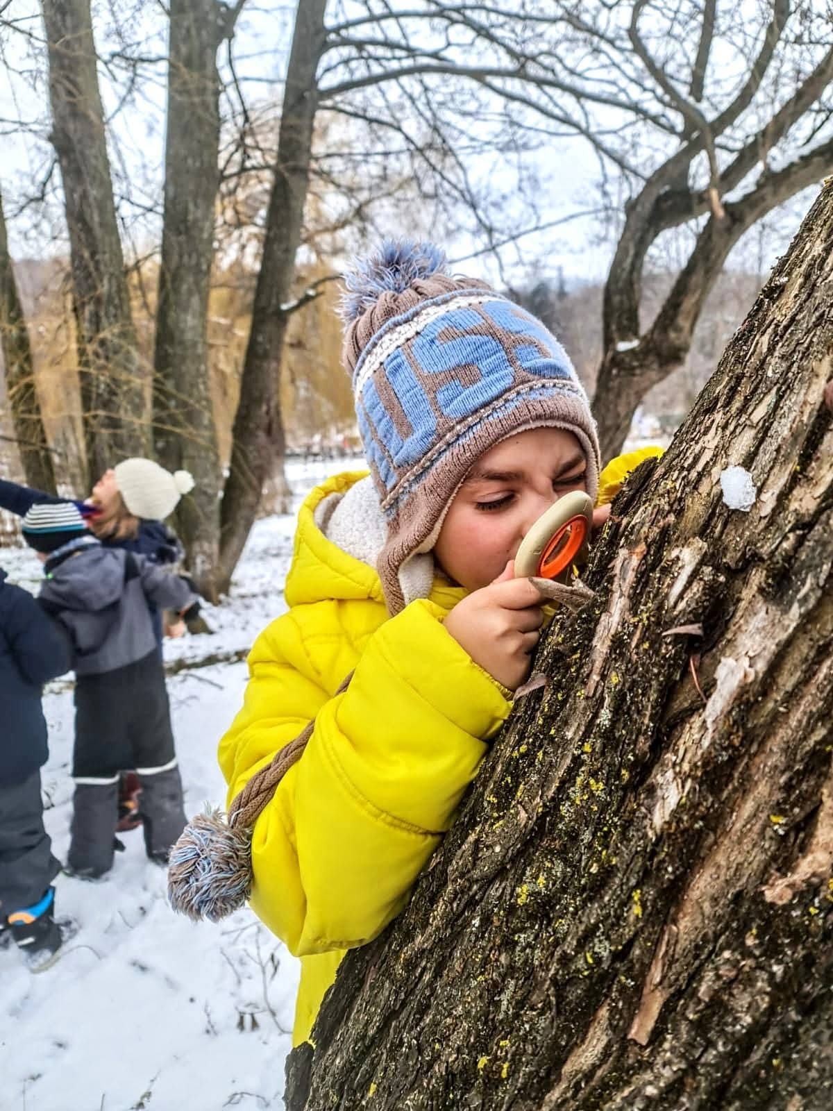 Voluntari și părinți implicați în misiunea ACPEIO de a construi o comunitate educațională unită
