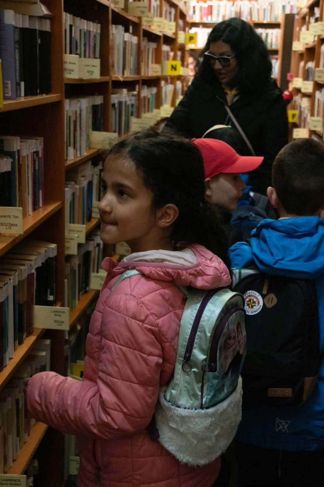 Cercetași printre rafturile Bibliotecii Județene