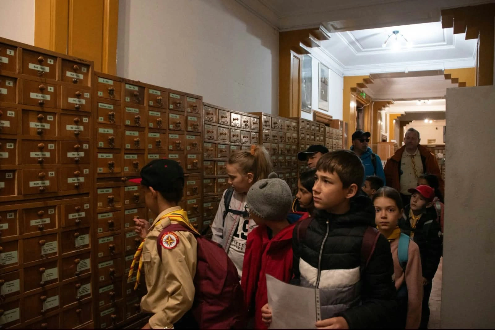 Cercetași Royal Rangers în vizită la Biblioteca Județeană