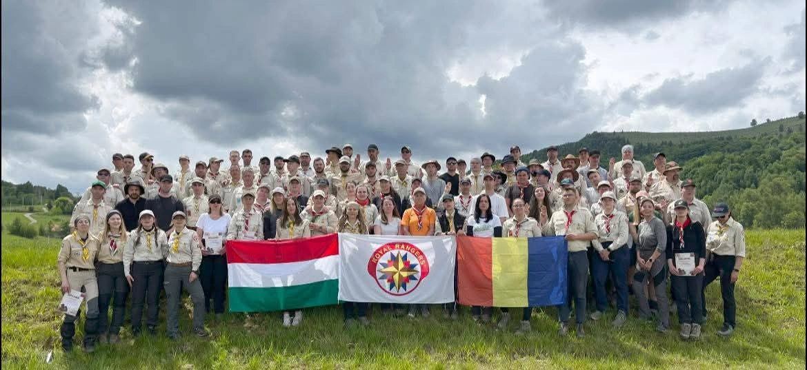Participanții la National Training Trail cu steagurile