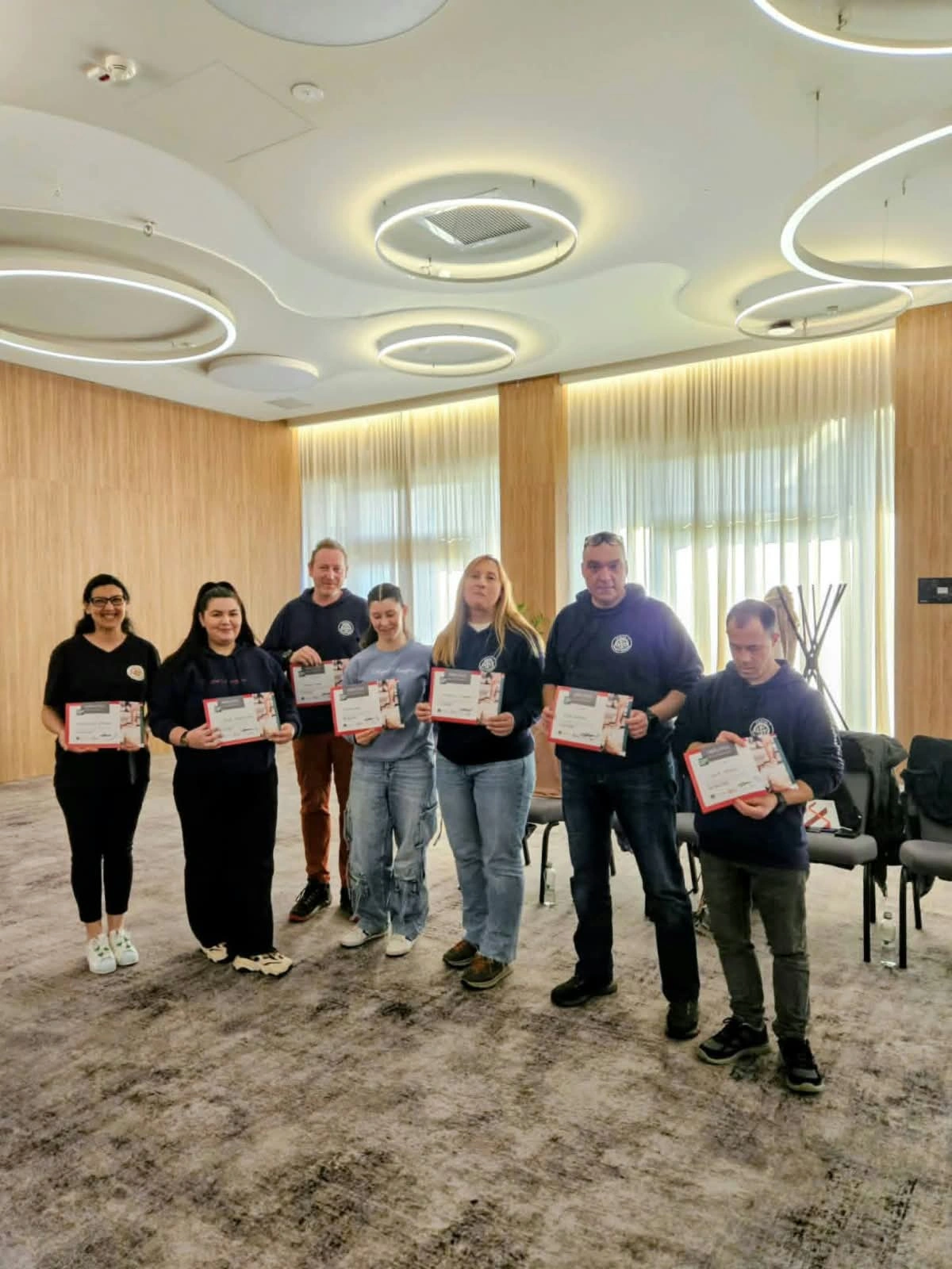 Lideri Royal Rangers cu certificatele cursului de prim ajutor SMURD